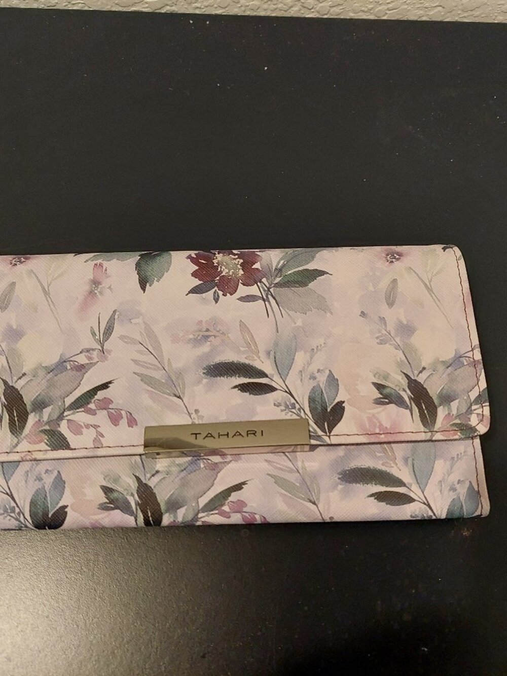 Tahari wallet